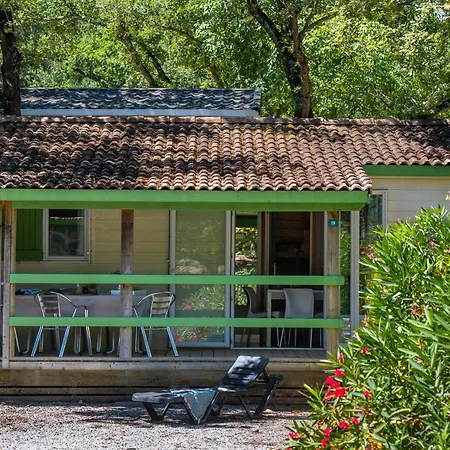 キャンプ場 キャンピング ル ボワ フルリ 5*