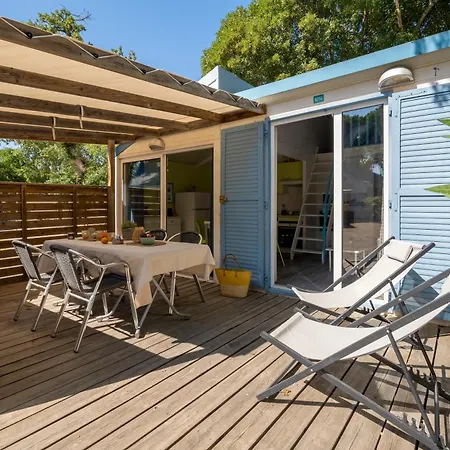 キャンピング ル ボワ フルリ 5* アルジェレス・シュル・メール