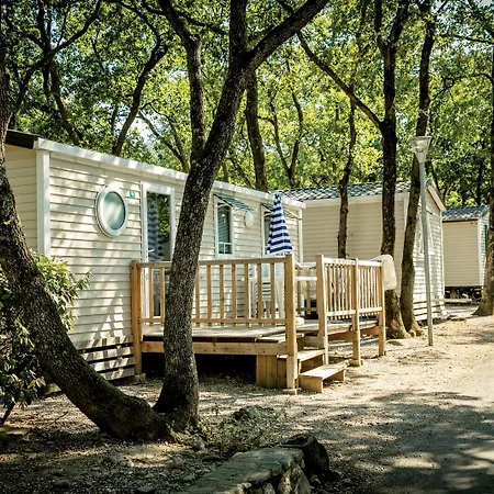 Le Bois Fleuri Parque de Campismo 5*