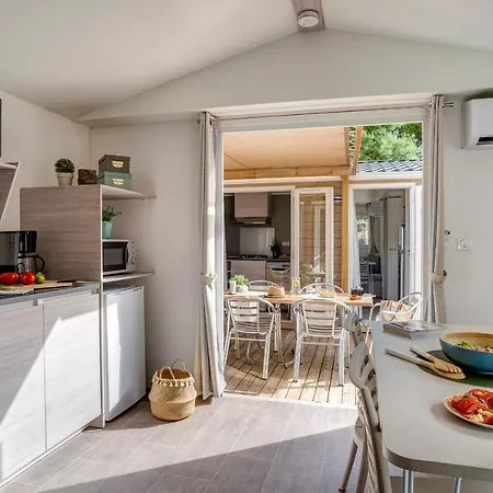 Camping Le Bois Fleuri 5*